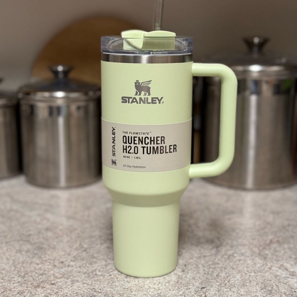 NWT Stanley 40oz quencher H2.0 tumbler